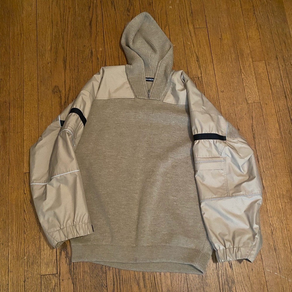 Inner piece of a Runway Balenciaga TwinSet Parka sz M-L but oversized !!!